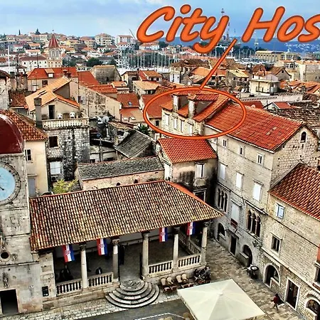 特罗吉尔城市旅舍 旅馆 *