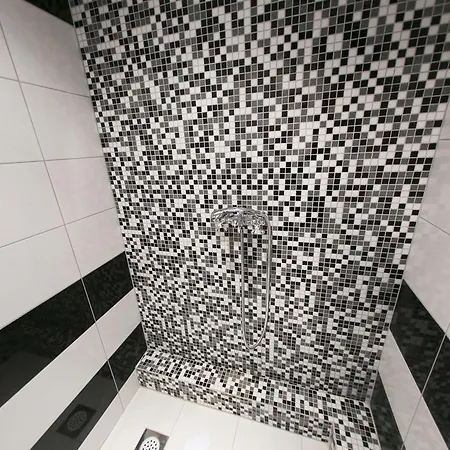 特罗吉尔城市旅舍 *