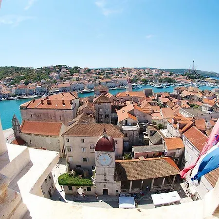 City Hostel Τρογκίρ