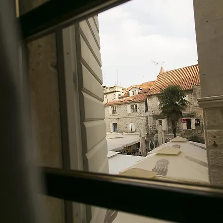 City Hostal *